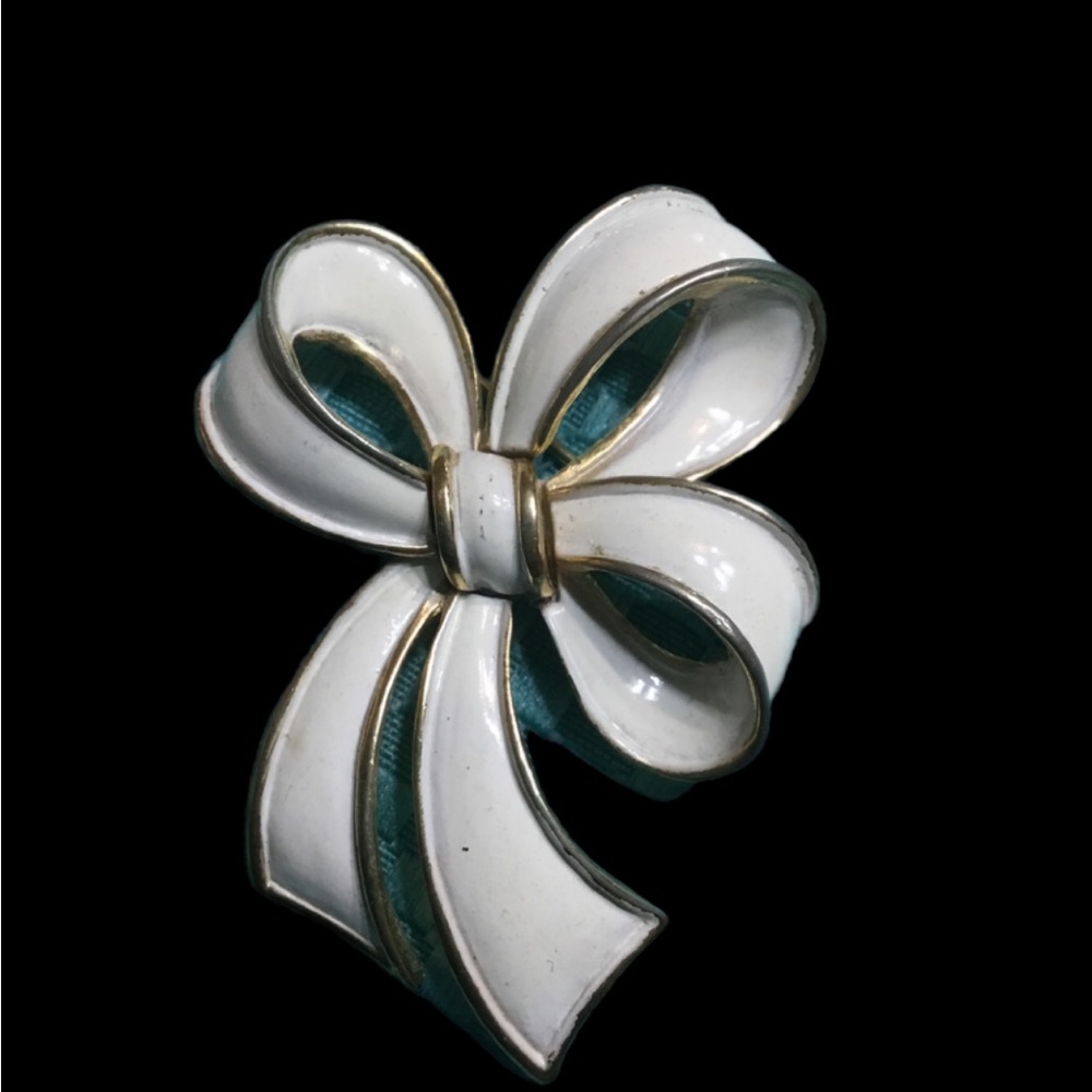 Vintage Trafari White Enamel Brooch